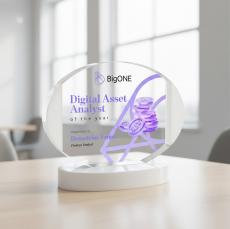 Darwin VividPrint Award on Alberton Base - White - New Items